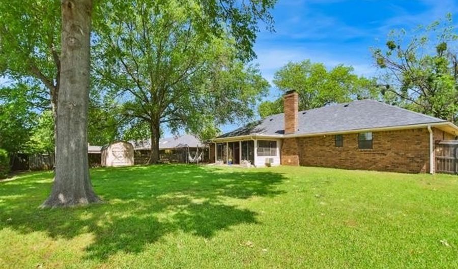 2208 Hickory Dr, Ardmore, OK 73401 - 4 Beds, 3 Bath