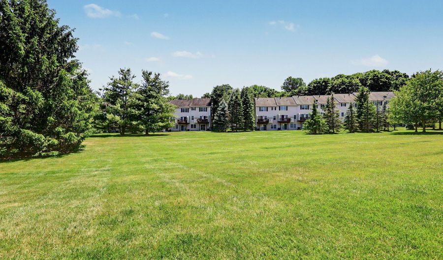 903 Larson Dr 903, Danbury, CT 06810 - 2 Beds, 3 Bath