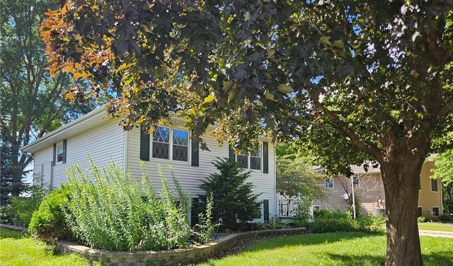 2161 Highland Ave, Albert Lea, MN 56007 - 4 Beds, 2 Bath