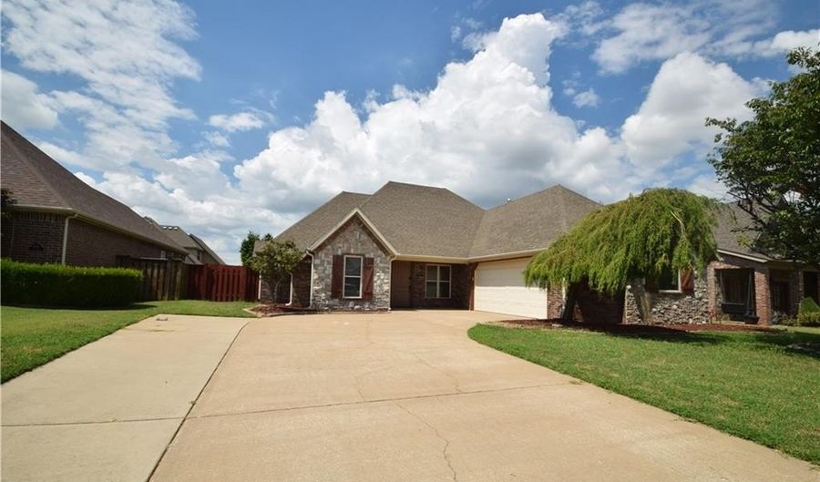 4004 Layton Rd, Bentonville, AR 72713 - 5 Beds, 3 Bath