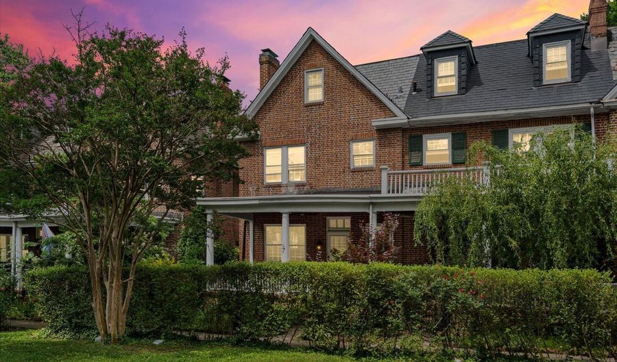 7 YORK Ct, Baltimore, MD 21218 - 6 Beds, 3 Bath