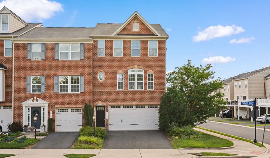 25741 CLAIRMONT MANOR Sq, Aldie, VA 20105 - 3 Beds, 4 Bath