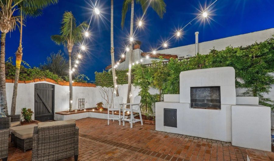2318 Plum St, San Diego, CA 92106 - 4 Beds, 5 Bath