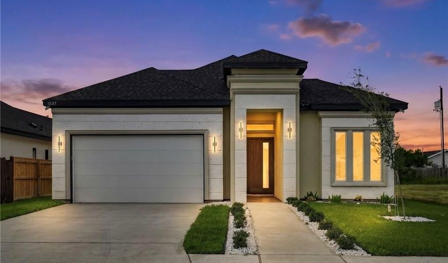 1307 S 9th St, Alamo, TX 78516 - 3 Beds, 2 Bath