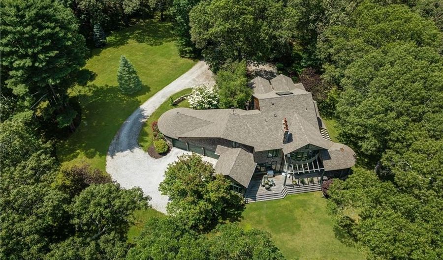 17 Pojac Point Rd, North Kingstown, RI 02852 - 4 Beds, 5 Bath