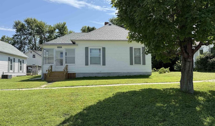 1105 13th St, Auburn, NE 68305 - 2 Beds, 1 Bath
