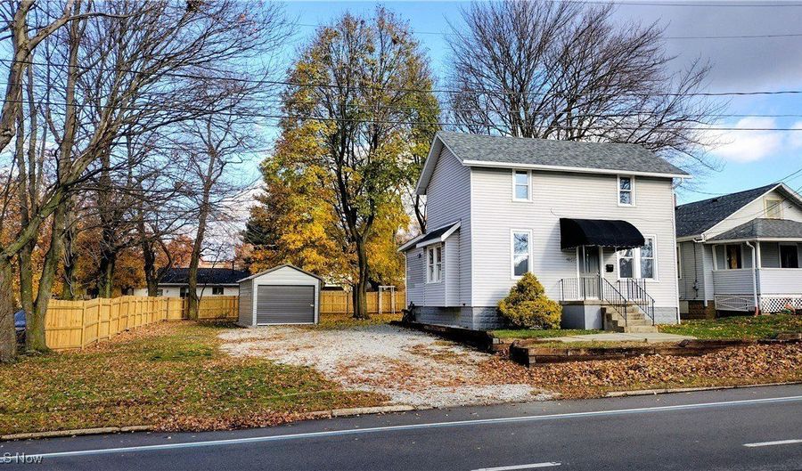 1867 Triplett Blvd, Akron, OH 44312 - 2 Beds, 2 Bath