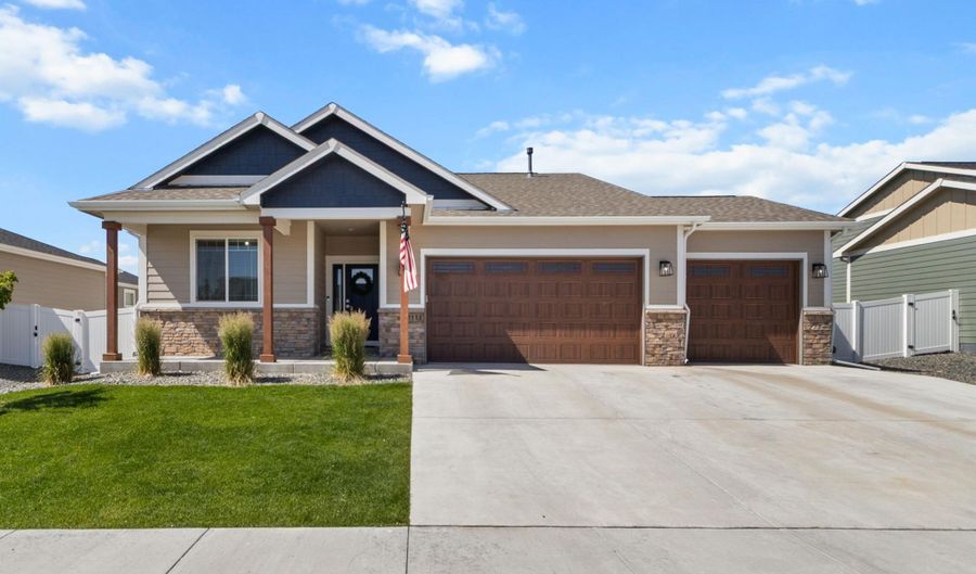 5008 CARLA Dr, Cheyenne, WY 82009 - 5 Beds, 3 Bath