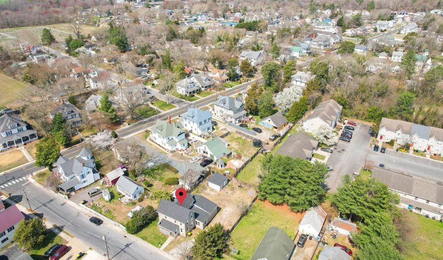 235 W 10 St, Laurel, DE 19956 - 5 Beds, 3 Bath