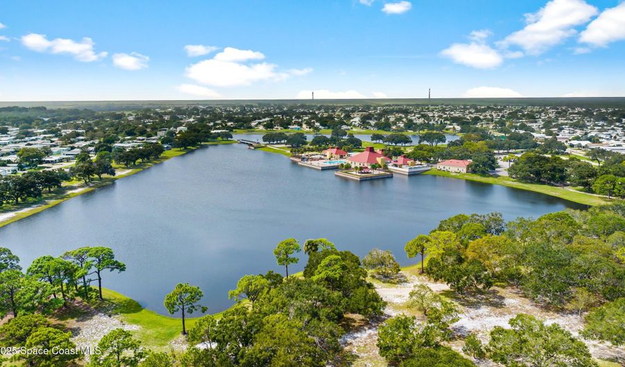 727 Periwinkle Cir, Barefoot Bay, FL 32976 - 2 Beds, 2 Bath