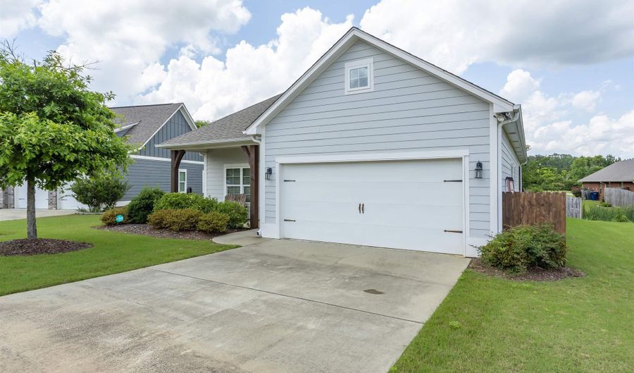 109 SHELBY FARMS Dr, Alabaster, AL 35007 - 3 Beds, 2 Bath