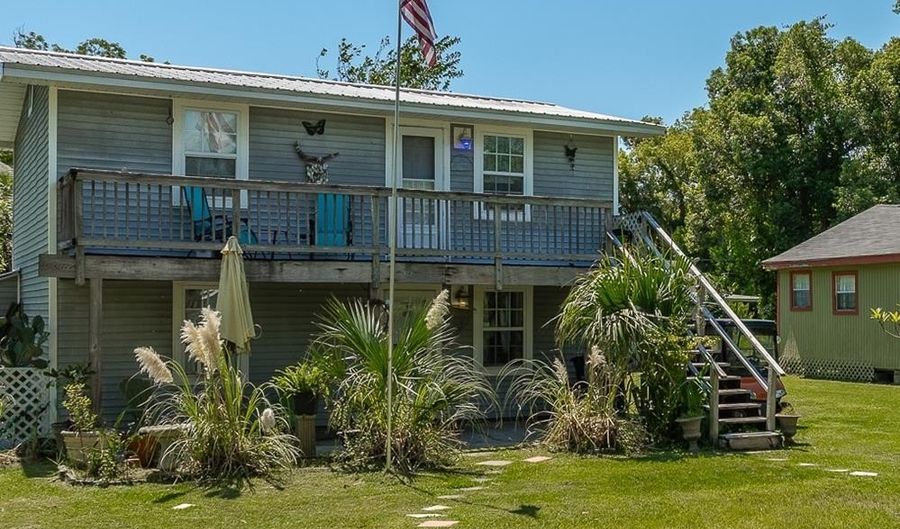 66 8th St, Apalachicola, FL 32320 - 4 Beds, 2 Bath