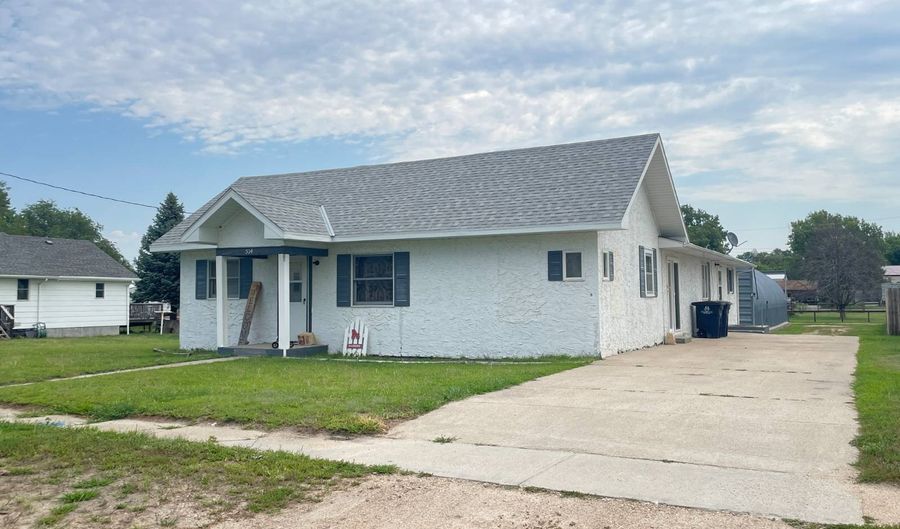 514 S Park St, Bassett, NE 68714 - 4 Beds, 2 Bath