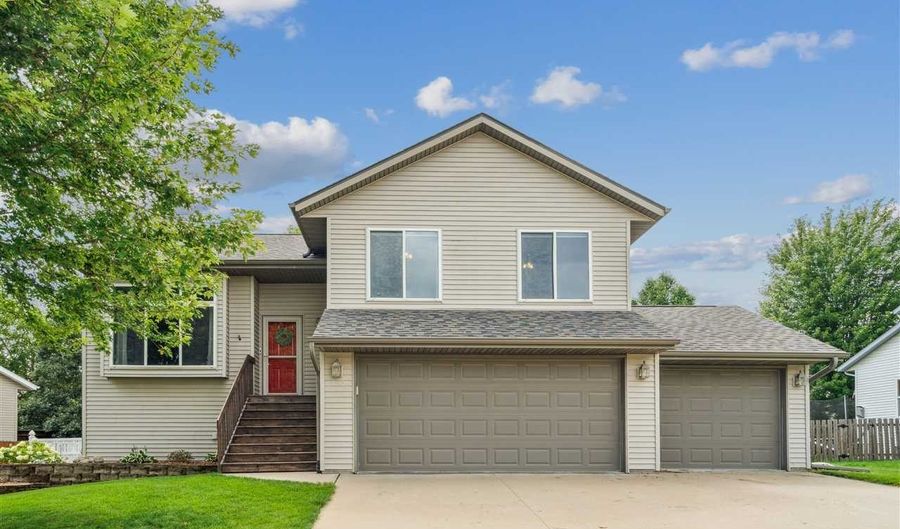 825 Kiowa Dr, North Liberty, IA 52317 - 4 Beds, 4 Bath