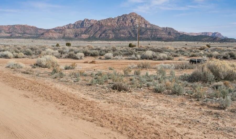 105 N COYOTE Rd, Apple Valley, UT 84737 - 4 Beds, 2 Bath