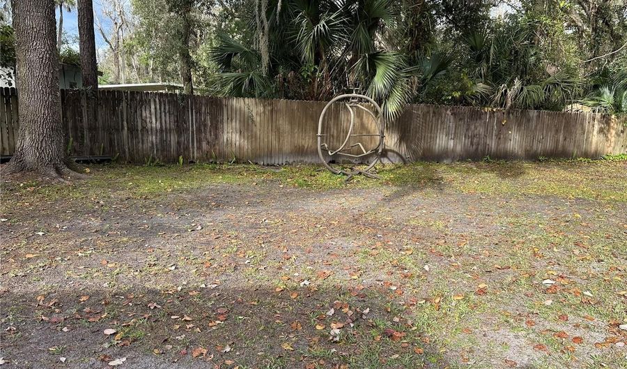 24007 RIVER Rd, Astor, FL 32102 - 2 Beds, 2 Bath