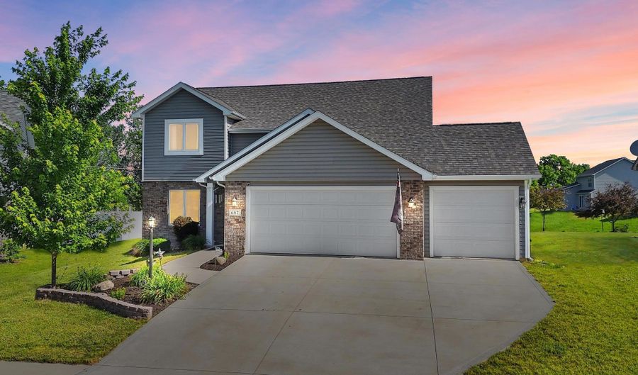 687 Sully Ct, Angola, IN 46703 - 4 Beds, 3 Bath
