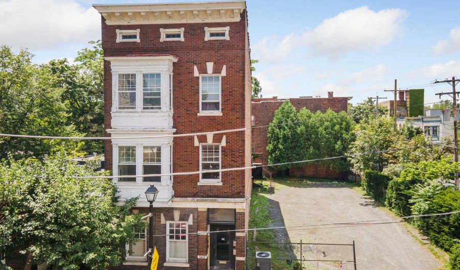 342 Hamilton St, Albany, NY 12210 - 4 Beds, 3 Bath