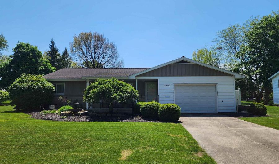 1066 W Water St, Berne, IN 46711 - 2 Beds, 2 Bath