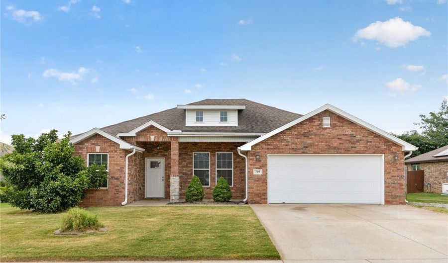 709 NW 63rd Ave, Bentonville, AR 72713 - 3 Beds, 2 Bath