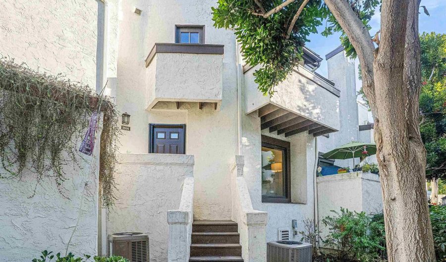 3926 Voltaire St, San Diego, CA 92107 - 2 Beds, 3 Bath