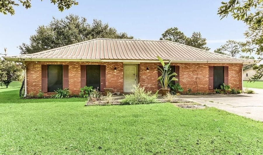 9533 North Rd, Abbeville, LA 70510 - 3 Beds, 2 Bath