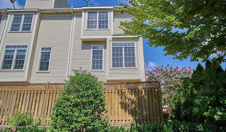 504 N THOMAS St #A, Arlington, VA 22203 - 3 Beds, 3 Bath