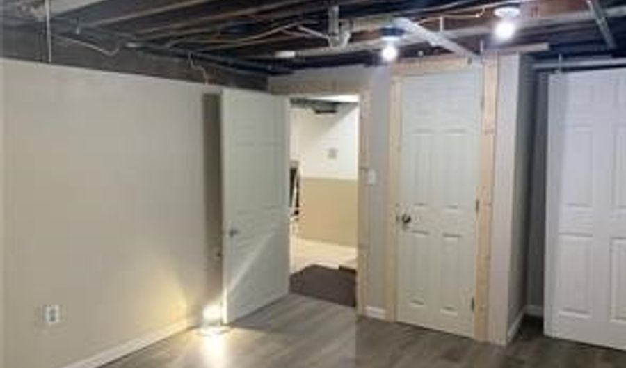 1015 Moneta Ave, Aurora, OH 44202 - 2 Beds, 1 Bath