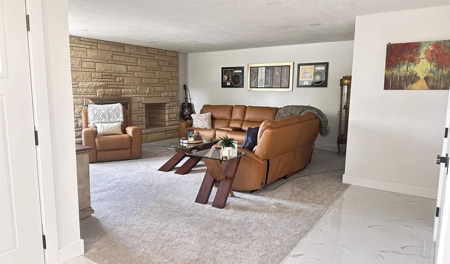 1916 N Meadowlake Dr, Augusta, KS 67010 - 3 Beds, 2 Bath