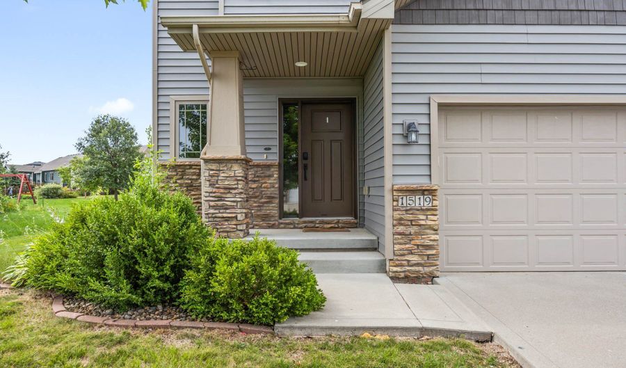 1519 NE Williamsburg Dr, Ankeny, IA 50021 - 5 Beds, 4 Bath