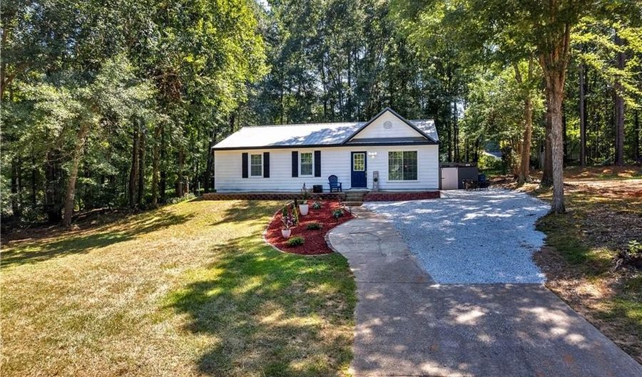 1316 Hickory Cir, Auburn, GA 30011 - 3 Beds, 2 Bath