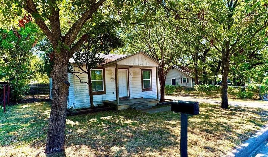 1006 Franklin St, Weatherford, TX 76086 - 2 Beds, 1 Bath