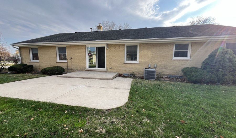 6 W Cypress St, Arlington Heights, IL 60005 - 3 Beds, 2 Bath