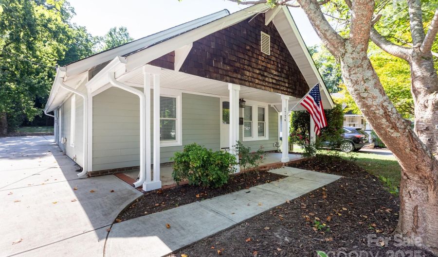 1726 Medford Dr, Charlotte, NC 28205 - 2 Beds, 2 Bath