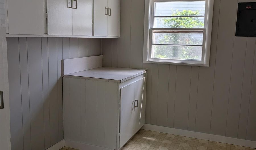 242 N 24th St, Arkadelphia, AR 71923 - 3 Beds, 2 Bath