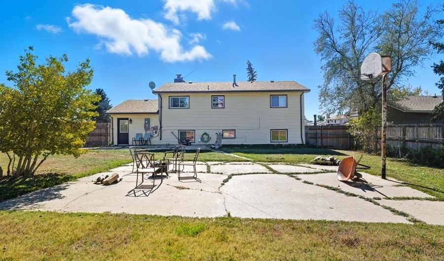 188 BIG SANDY Cir, Cheyenne, WY 82009 - 4 Beds, 2 Bath