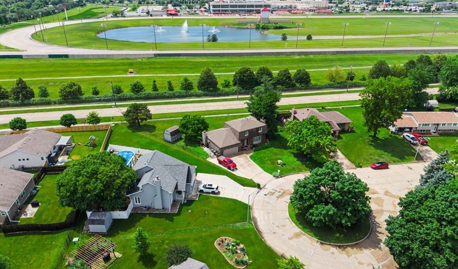 302 Village Cir, Altoona, IA 50009 - 4 Beds, 4 Bath