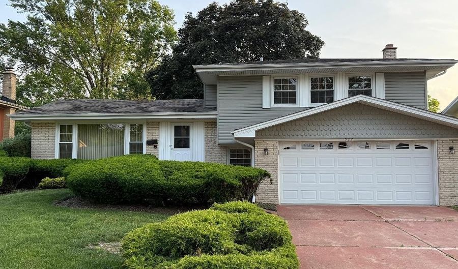 907 E Crabtree Dr, Arlington Heights, IL 60004 - 3 Beds, 3 Bath
