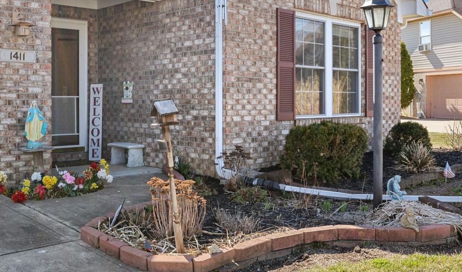 1411 Malone Ct, Indianapolis, IN 46217 - 3 Beds, 2 Bath