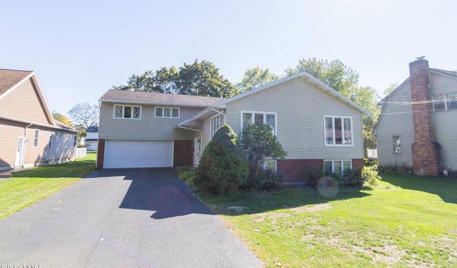 8 Sawyer Pl, Albany, NY 12208 - 4 Beds, 3 Bath