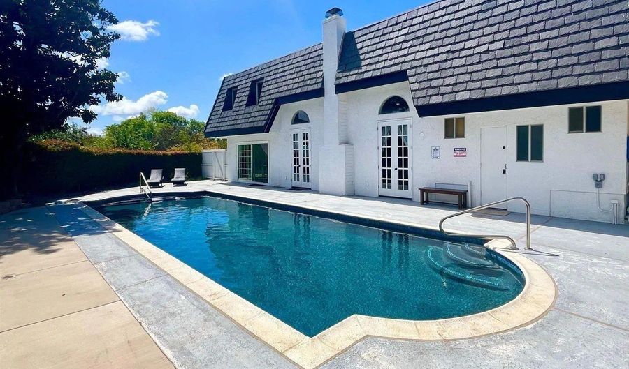 9431 W Lilac Rd, Escondido, CA 92026 - 5 Beds, 6 Bath