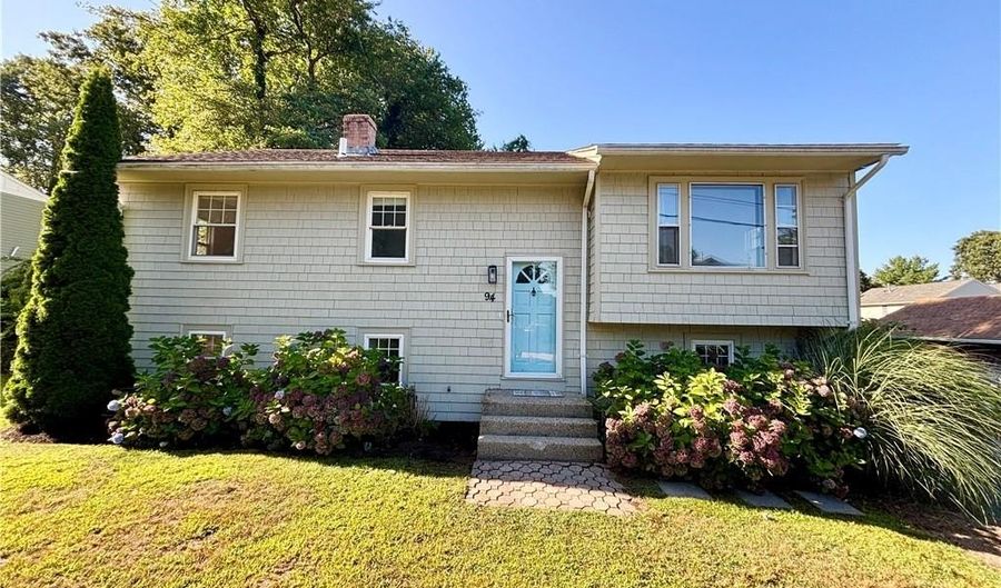 94 Conanicus Rd, Narragansett, RI 02882 - 5 Beds, 2 Bath