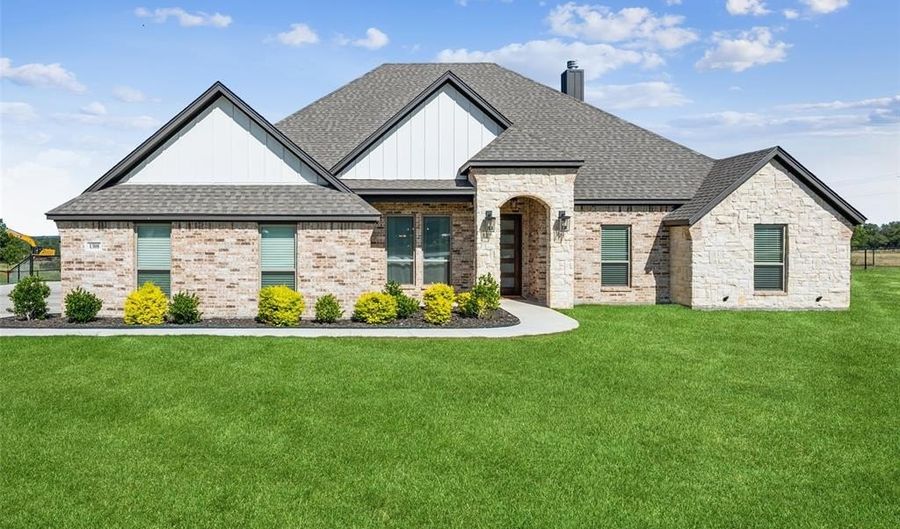 1308 Green Ridge Rd, Weatherford, TX 76085 - 4 Beds, 3 Bath
