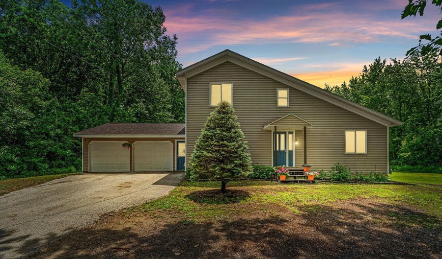 5218 Fillmore St, Allendale, MI 49401 - 4 Beds, 3 Bath