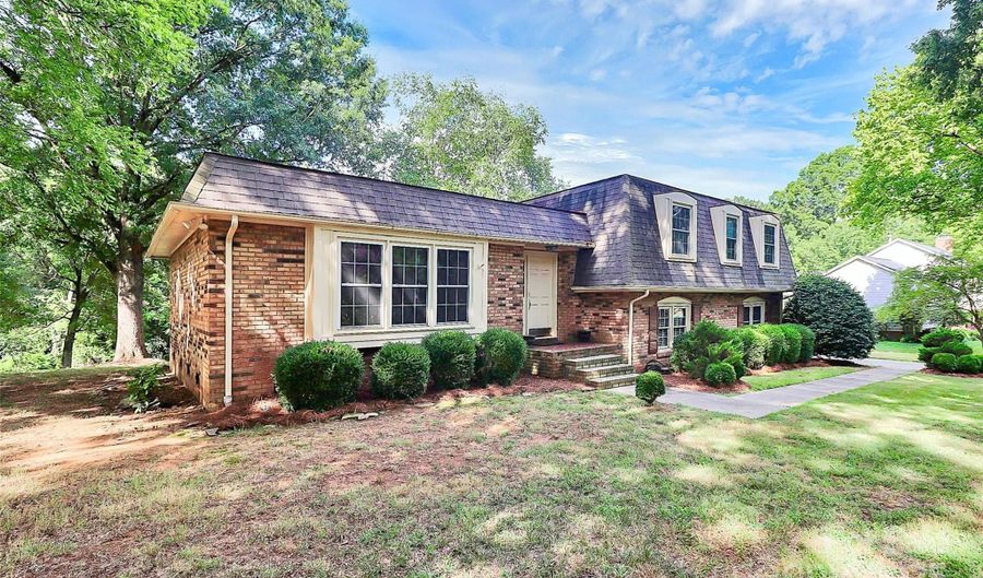 4210 Pepperidge Dr, Charlotte, NC 28226 - 4 Beds, 3 Bath