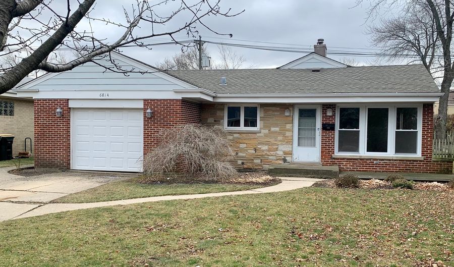 6814 N Kilbourn Ave, Lincolnwood, IL 60712 - 3 Beds, 2 Bath