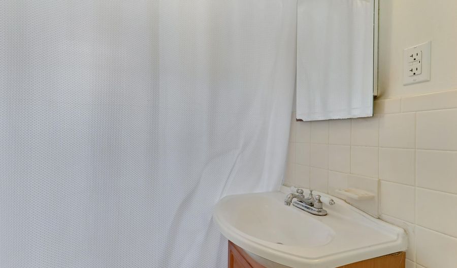 511 8th Ave Rear, Belmar, NJ 07719 - 2 Beds, 1 Bath