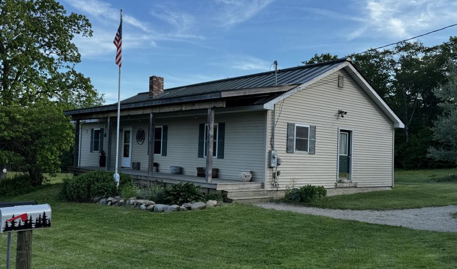 288 Cross Rd, Avon, ME 04966 - 3 Beds, 2 Bath