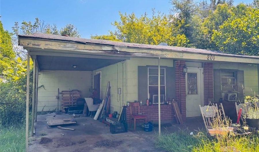 201 MOORE Ave, Albany, GA 31705 - 3 Beds, 1 Bath