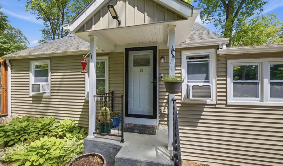 21 Arlington Rd, Coventry, CT 06238 - 1 Beds, 1 Bath